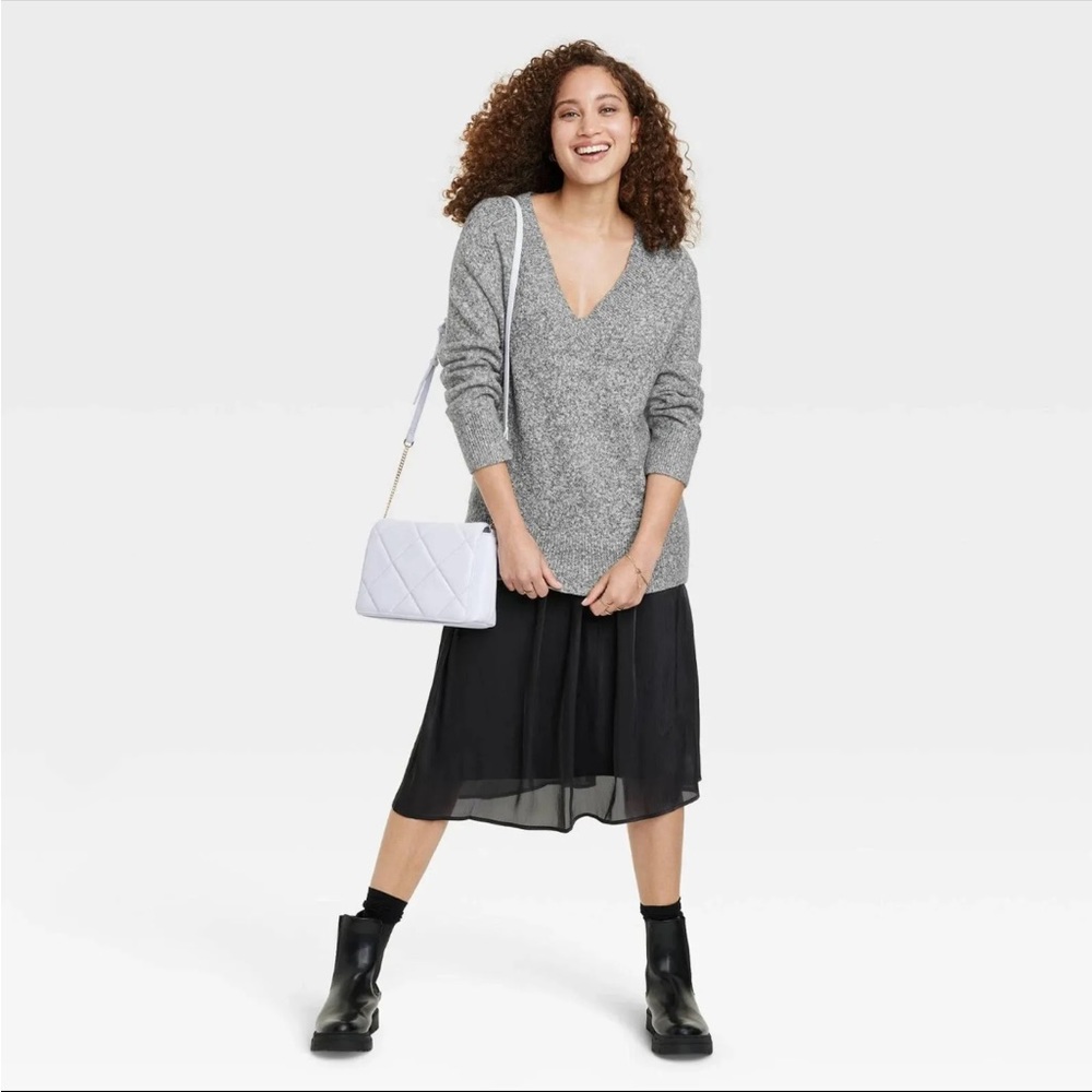 A New Day Women's Size X Small Over sized Pullover Charcoal V-Neck Sweater